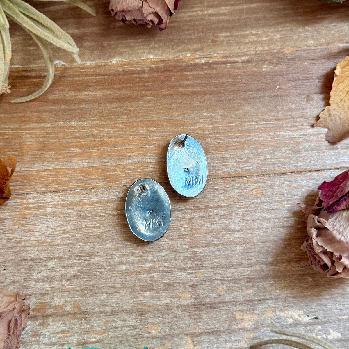 Oval Red Spiny Oyster Rope Border Stud Earrings – Option 1
