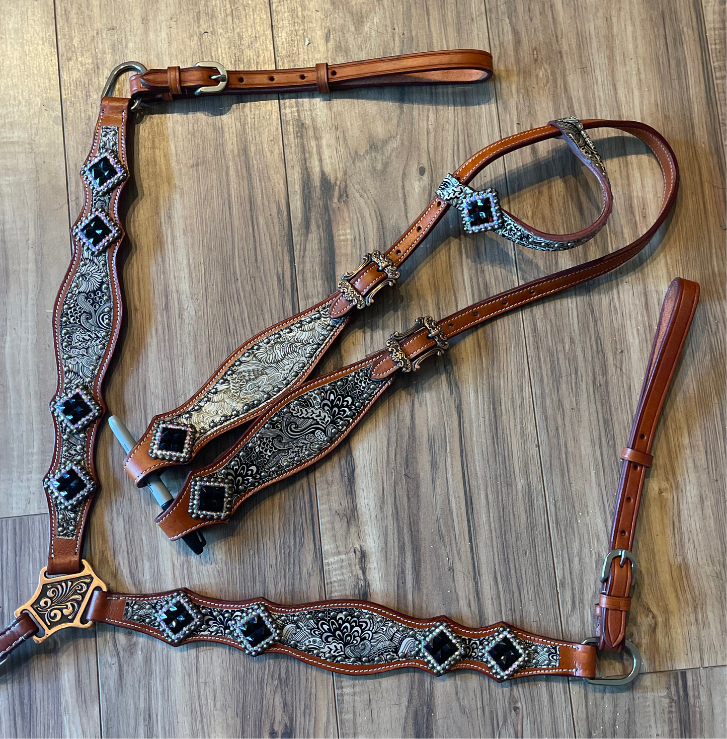 Made to Order Western Tack Set - Black & White Pattern (BHT042)
