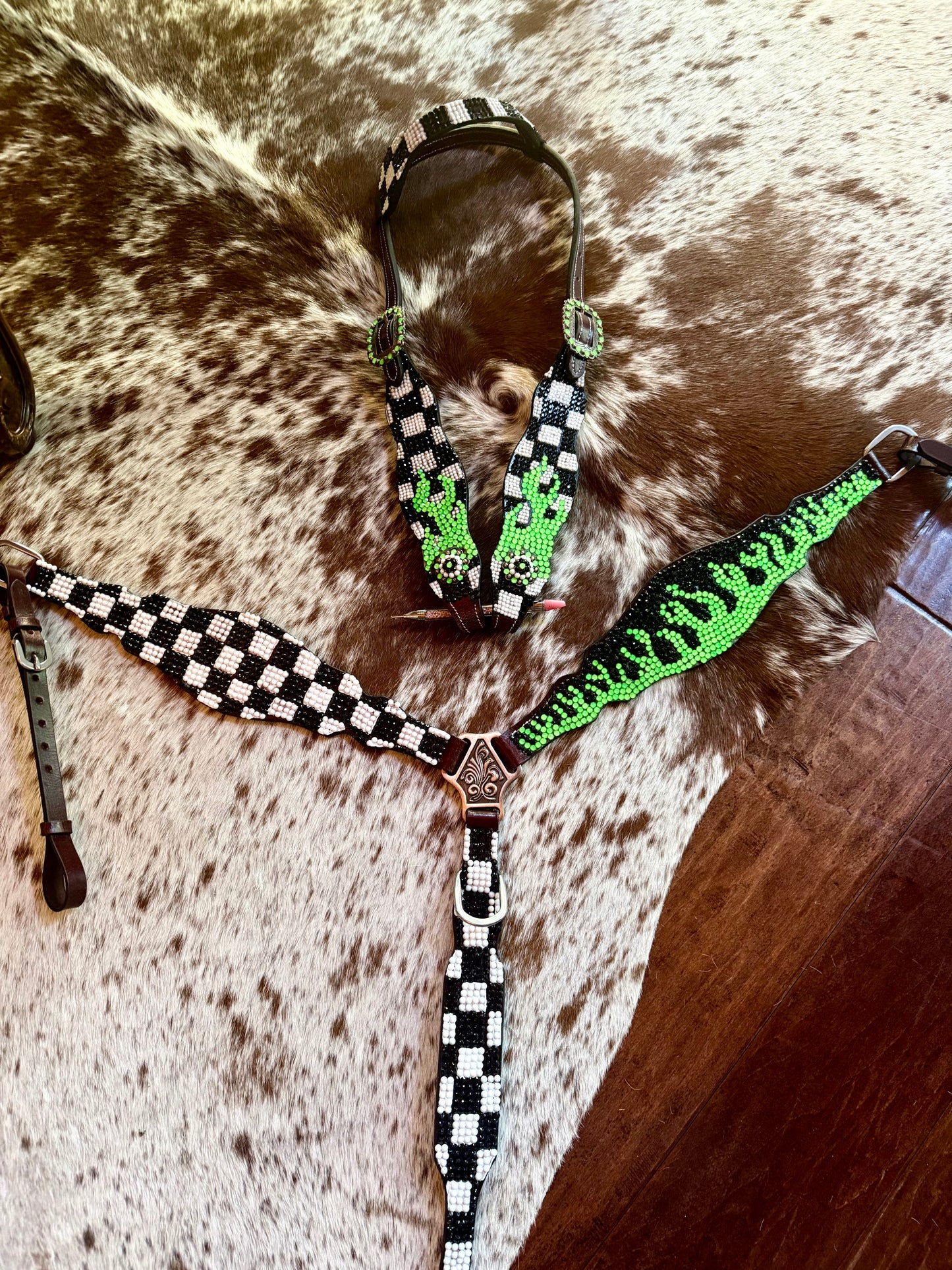 Checker With Green Flame Tack Set