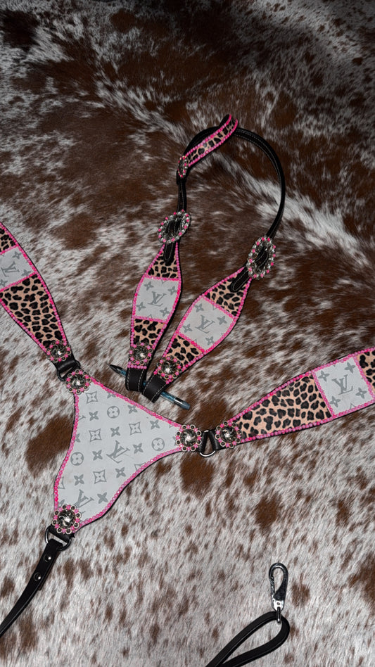 * PRE ORDER PINK DESIGNER CUSTOM TACK SET