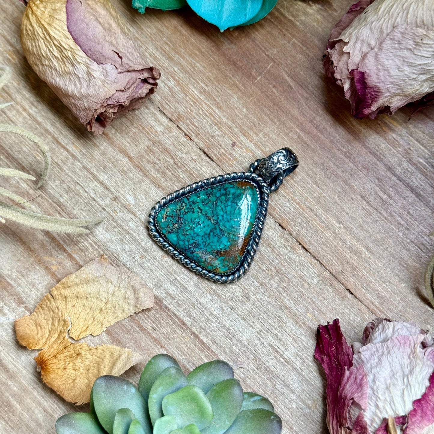 mj pendant triangle turquosei