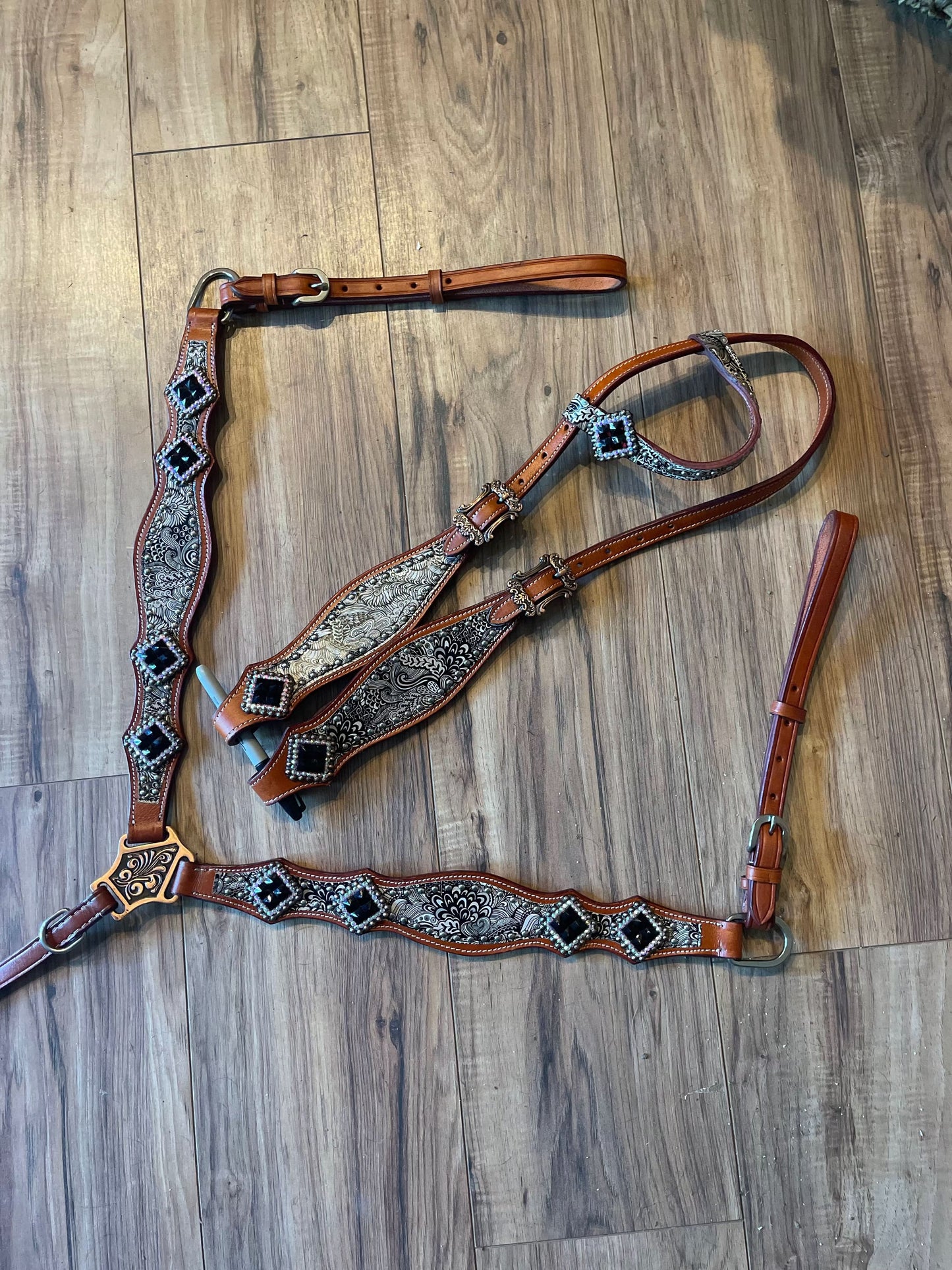 Made to Order Western Tack Set - Black & White Pattern (BHT042)