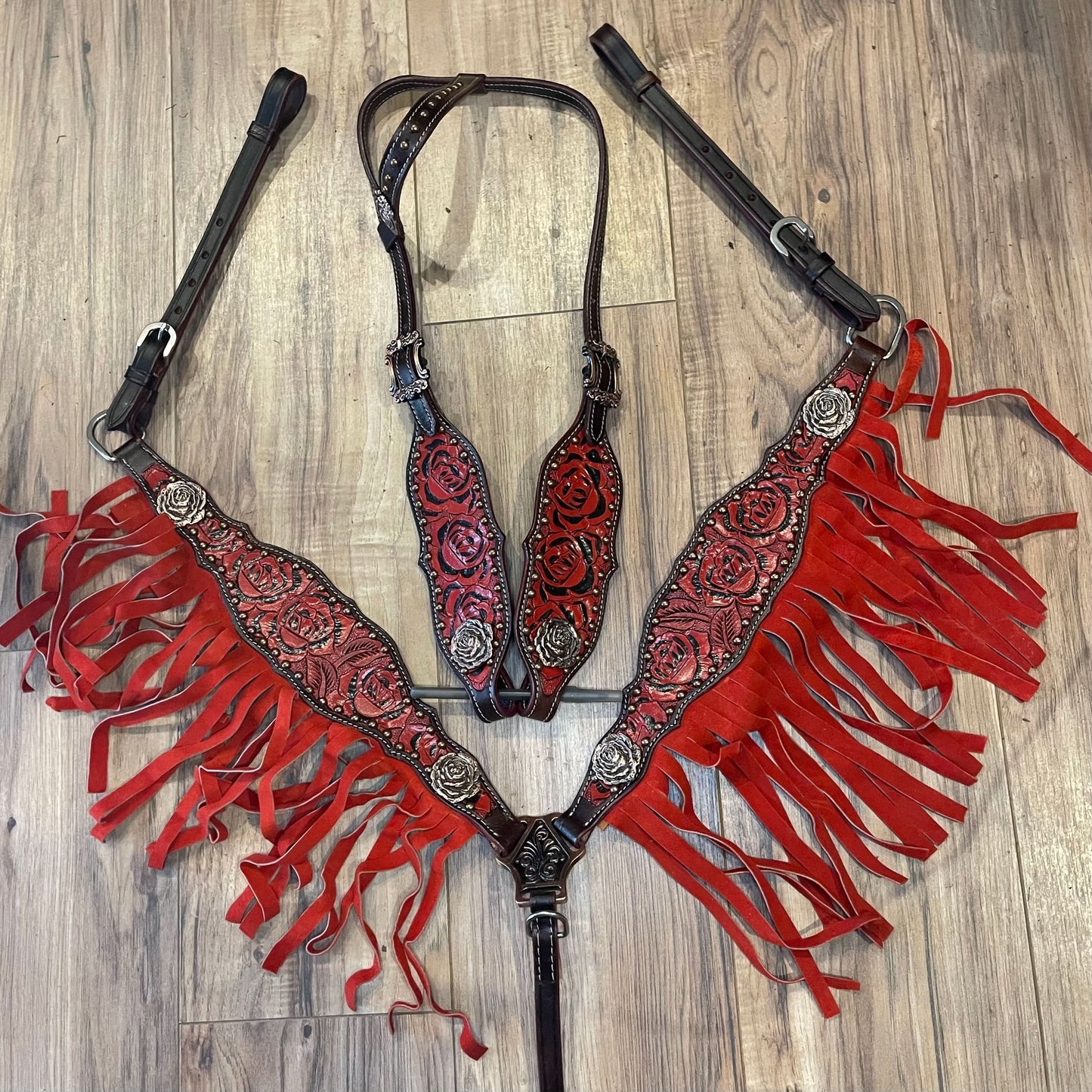 Made to Order Red Rose One Ear Western Horse Tack Set – Leather Bridle & Breast Collar for Rodeo and Barrel Racing (BHT055)