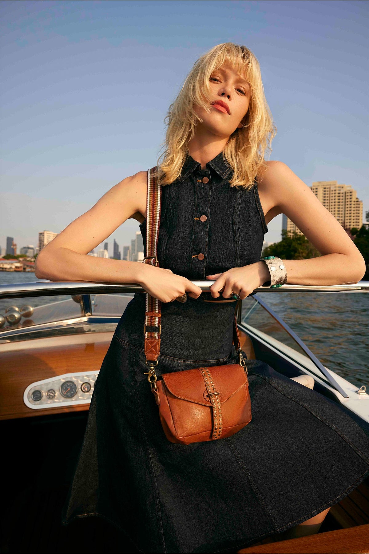 Pine Cone Leather Bag In Brown
